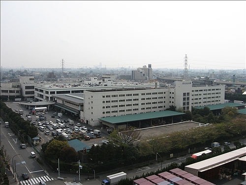 北足立市場青果棟卸売場照明器具取替工事 施工写真1