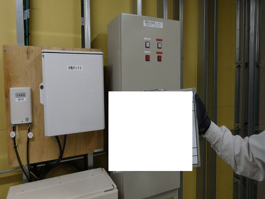 豊洲市場5街区電源切替盤増設工事 施工写真2